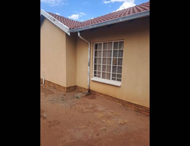 2 BEDROOM HOUSE FOR SALE IN TLHABANE WEST